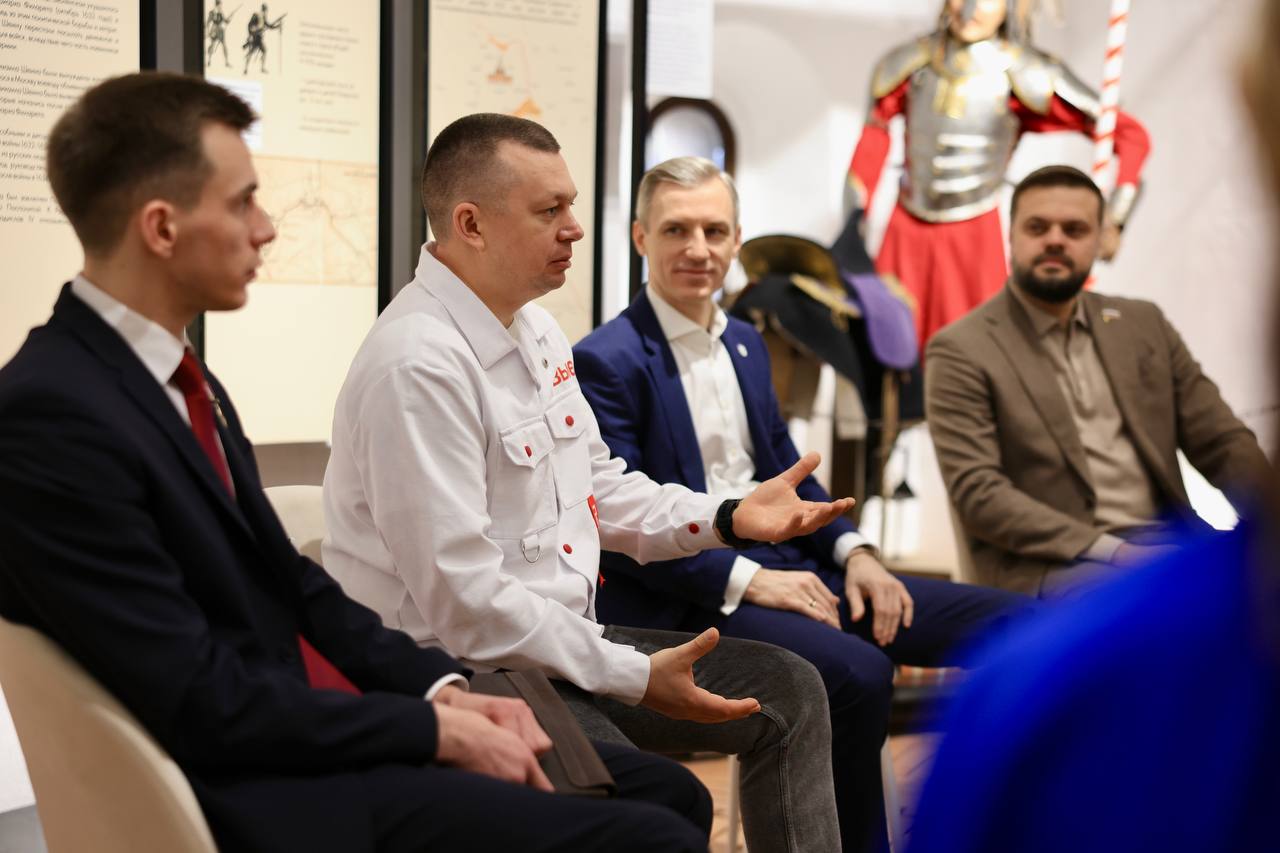 Василий Анохин: Сегодня вместе с активистами "Движения Первых" обсудили ключевые идеи и инициативы по развитию молодежной политики в нашем регионе Василий Анохин: Сегодня вместе с активистами "Движения Первых" обсудили ключевые идеи и инициативы по развитию молодежной политики в нашем регионе