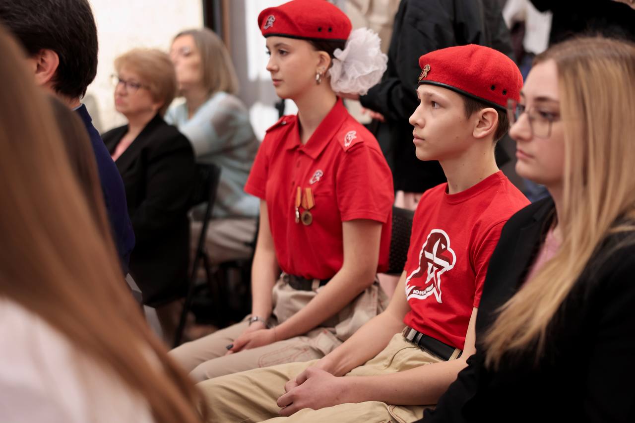 Василий Анохин: Сегодня вместе с активистами "Движения Первых" обсудили ключевые идеи и инициативы по развитию молодежной политики в нашем регионе Василий Анохин: Сегодня вместе с активистами "Движения Первых" обсудили ключевые идеи и инициативы по развитию молодежной политики в нашем регионе