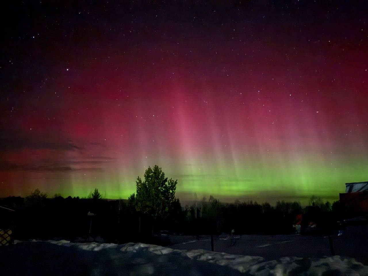 Небо над Россией озарилось сильнейшим северным сиянием: Небо над Россией озарилось сильнейшим северным сиянием: