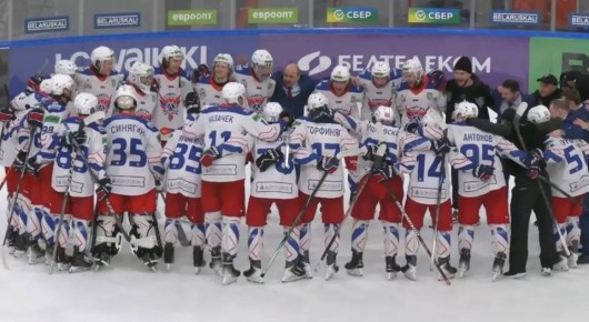 Василий Анохин: Наша хоккейная команда "Славутич" с блеском завершила четвертьфинальную серию и впервые в своей истории вышла в полуфинал чемпионата Беларуси! Это знаковое событие для региона и настоящая гордость для смолян!