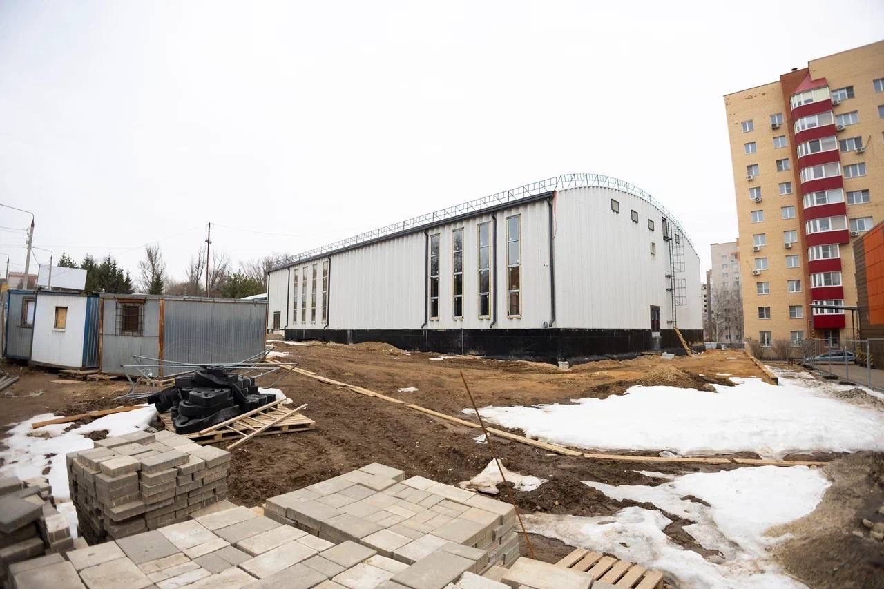В Смоленске продолжается строительство центра настольного тенниса на проспекте Гагарина