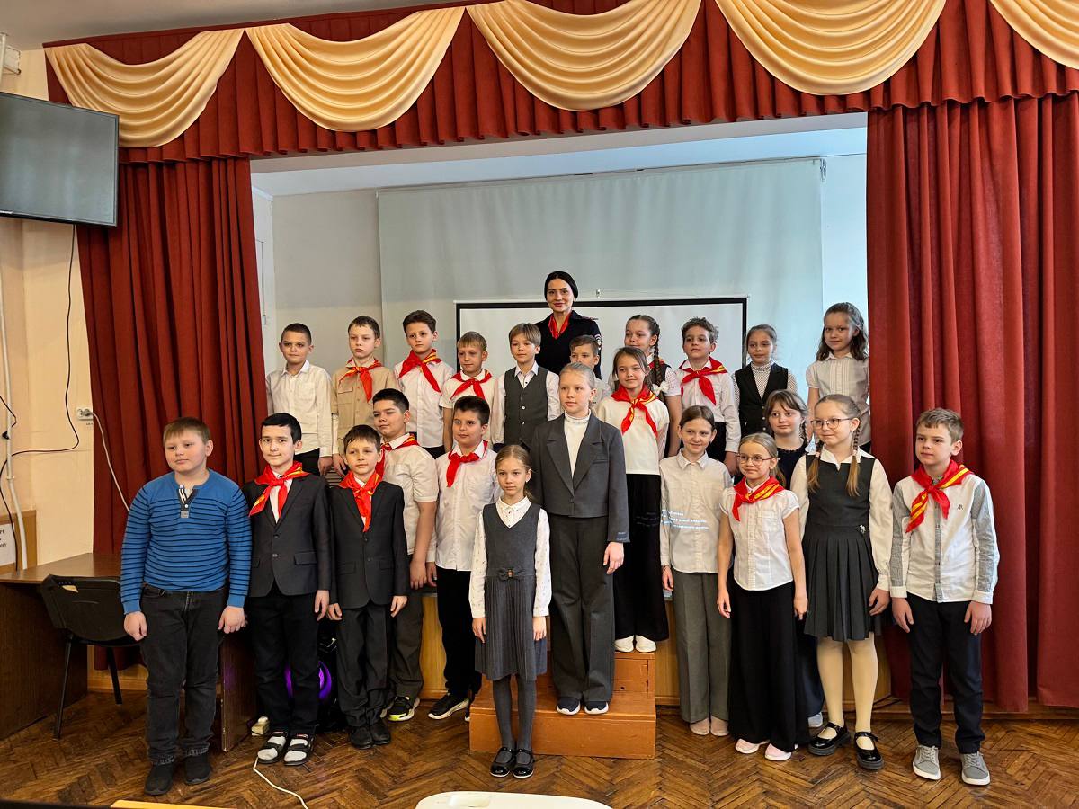 Сотрудники Госавтоинспекции продолжают проводить профилактические беседы с учащимися школ в преддверии весенних каникул Сотрудники Госавтоинспекции продолжают проводить профилактические беседы с учащимися школ в преддверии весенних каникул