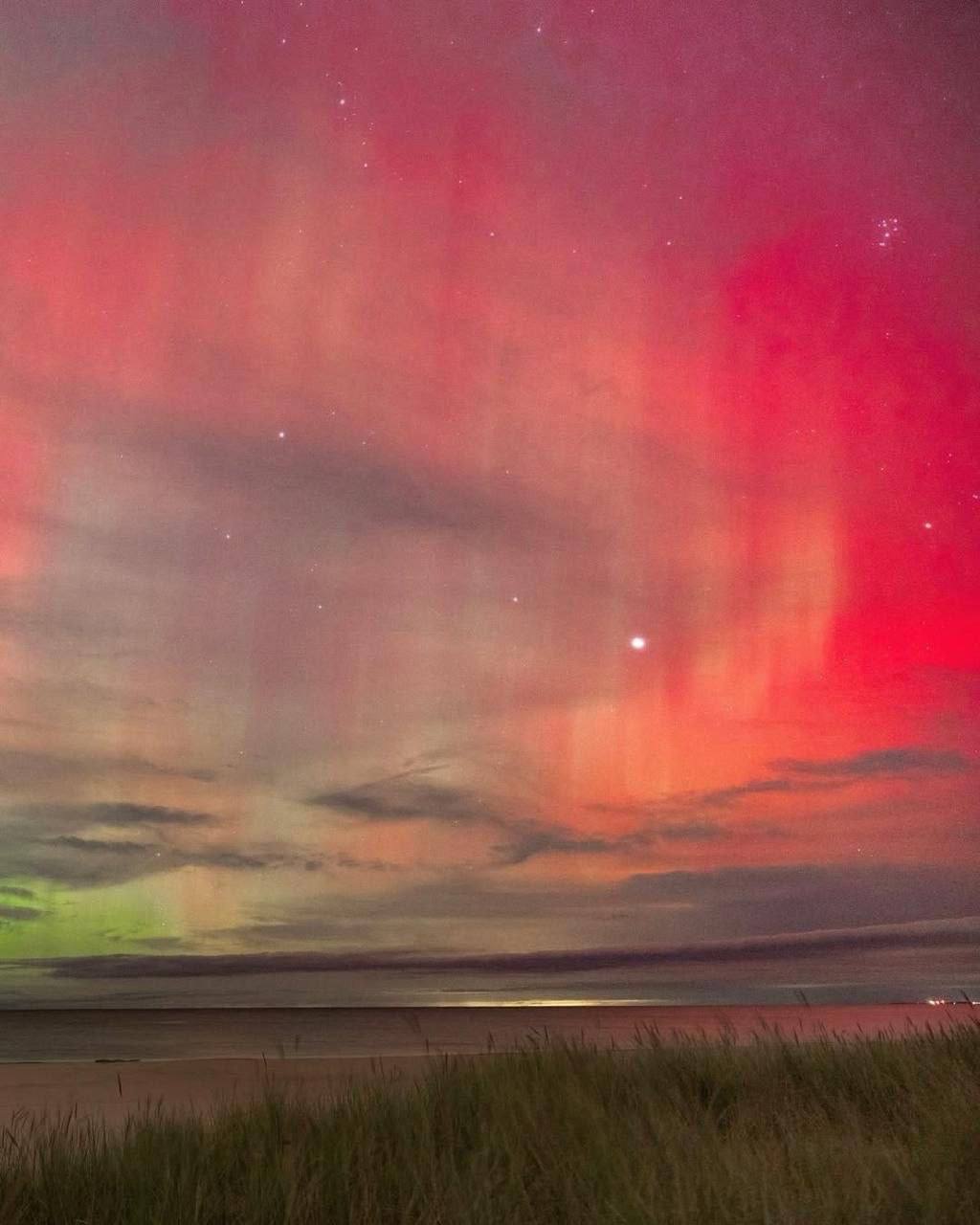 Небо над Россией озарилось сильнейшим северным сиянием: Небо над Россией озарилось сильнейшим северным сиянием: