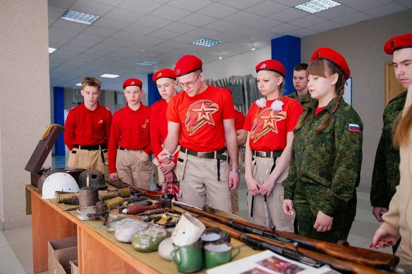 В Смоленске состоялась встреча руководителя СУ СК России по Смоленской области Анатолия Юрьевича Уханова и начальника Главного Штаба Всероссийского детско-юношеского военно-патриотического общественного движения «ЮНАРМИЯ»... В Смоленске состоялась встреча руководителя СУ СК России по Смоленской области Анатолия Юрьевича Уханова и начальника Главного Штаба Всероссийского детско-юношеского военно-патриотического общественного движения «ЮНАРМИЯ»...