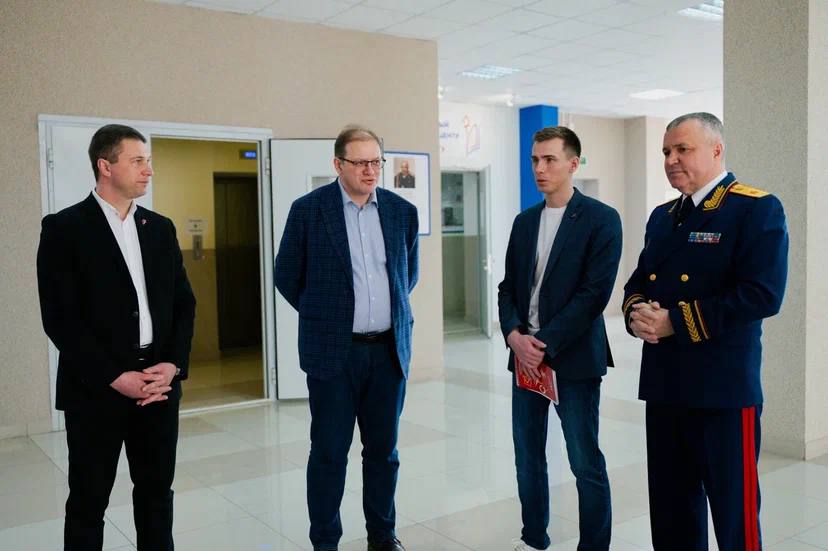 В Смоленске состоялась встреча руководителя СУ СК России по Смоленской области Анатолия Юрьевича Уханова и начальника Главного Штаба Всероссийского детско-юношеского военно-патриотического общественного движения «ЮНАРМИЯ»... В Смоленске состоялась встреча руководителя СУ СК России по Смоленской области Анатолия Юрьевича Уханова и начальника Главного Штаба Всероссийского детско-юношеского военно-патриотического общественного движения «ЮНАРМИЯ»...