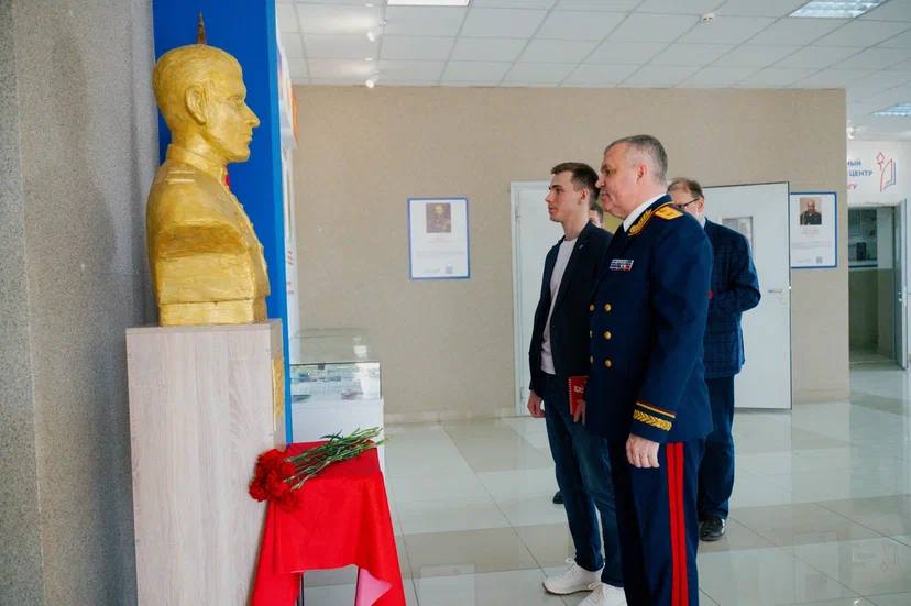 В Смоленске состоялась встреча руководителя СУ СК России по Смоленской области Анатолия Юрьевича Уханова и начальника Главного Штаба Всероссийского детско-юношеского военно-патриотического общественного движения «ЮНАРМИЯ»... В Смоленске состоялась встреча руководителя СУ СК России по Смоленской области Анатолия Юрьевича Уханова и начальника Главного Штаба Всероссийского детско-юношеского военно-патриотического общественного движения «ЮНАРМИЯ»...