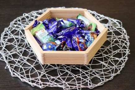 Создание уникальной вазы из палочек для мороженого: пошаговая инструкция