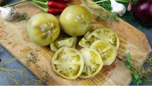 Чарующая кулинария: секреты квашеных зелёных помидоров от бабушки