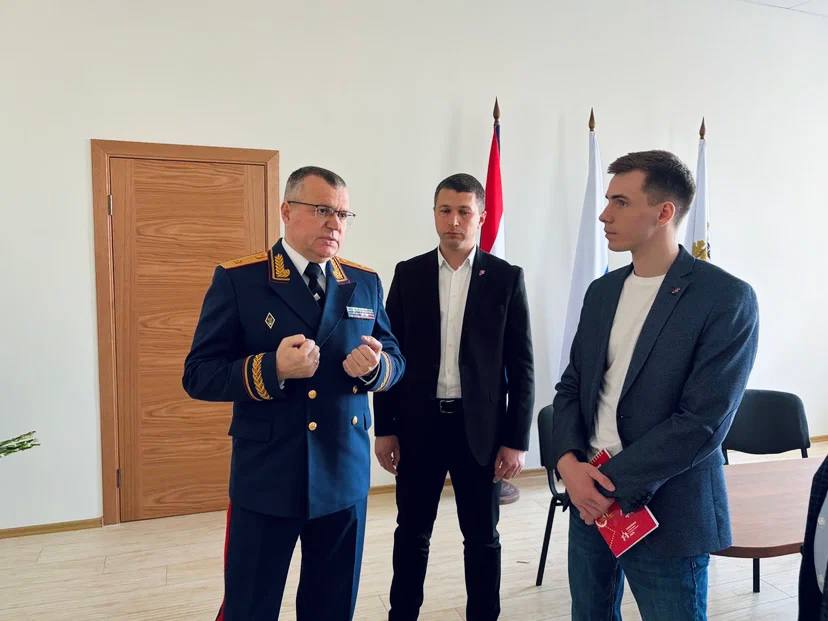 В Смоленске состоялась встреча руководителя СУ СК России по Смоленской области Анатолия Юрьевича Уханова и начальника Главного Штаба Всероссийского детско-юношеского военно-патриотического общественного движения «ЮНАРМИЯ»... В Смоленске состоялась встреча руководителя СУ СК России по Смоленской области Анатолия Юрьевича Уханова и начальника Главного Штаба Всероссийского детско-юношеского военно-патриотического общественного движения «ЮНАРМИЯ»...