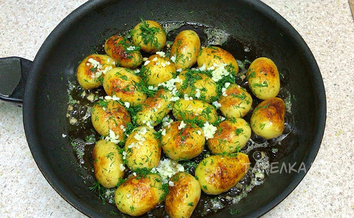 Как подготовить идеальную молодую картошку с чесноком и укропом