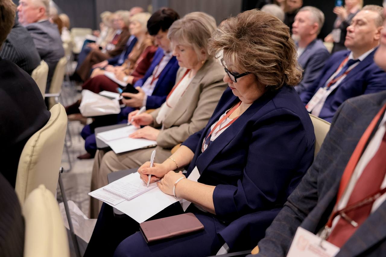 Василий Анохин: Смоленск – Молодежная столица России-2026 – сегодня стал площадкой для важного диалога о будущем наших сельских территорий Василий Анохин: Смоленск – Молодежная столица России-2026 – сегодня стал площадкой для важного диалога о будущем наших сельских территорий