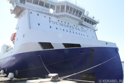 Президент поручил ускорить внедрение автономных судов в России