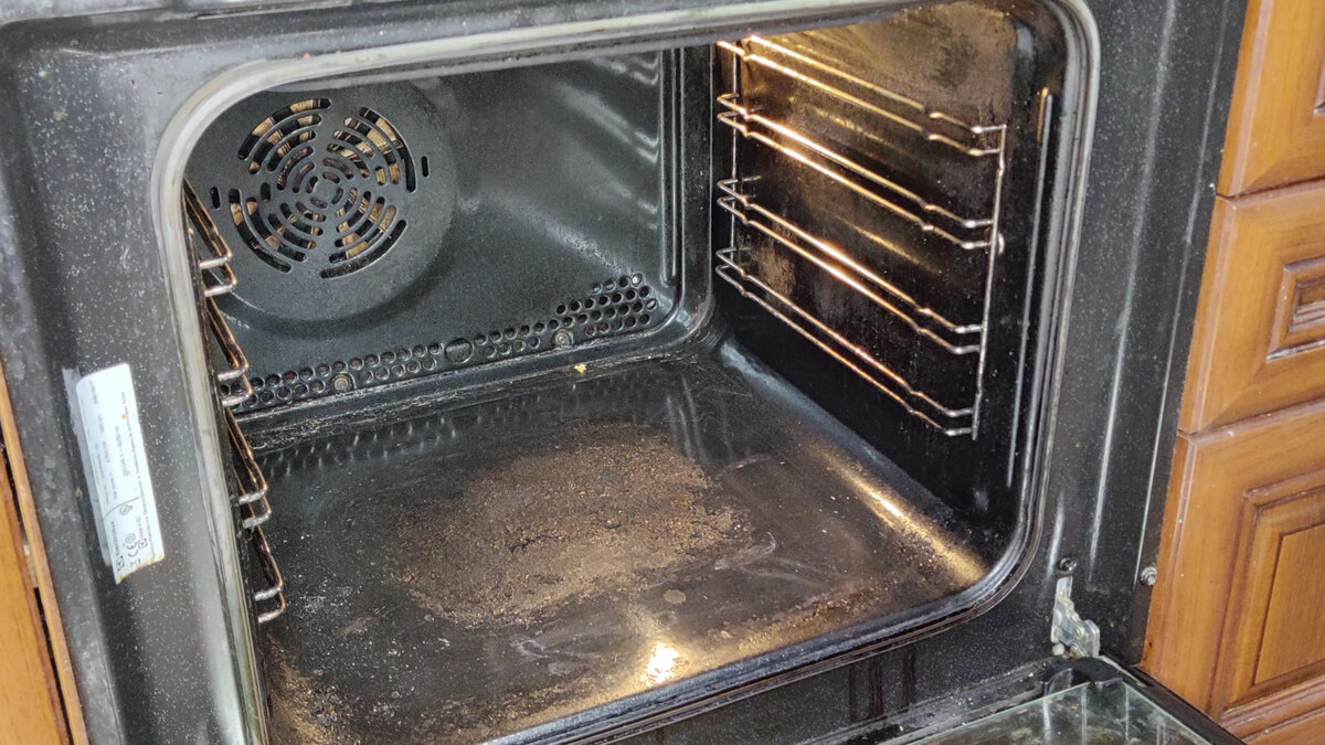 Как быстро и эффективно очистить духовку от жира и нагара с помощью подручных средств