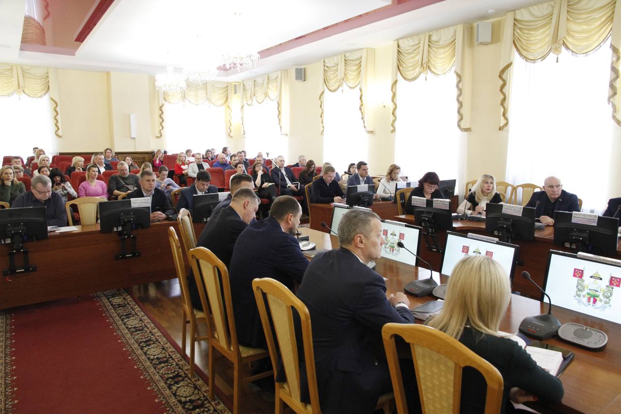 Александр Новиков: На планёрке также обратился к Управлению архитектуры и градостроительства с требованием активизировать работу по приведению рекламных конструкций, баннеров и вывесок в соответствие с дизайн-кодом города Александр Новиков: На планёрке также обратился к Управлению архитектуры и градостроительства с требованием активизировать работу по приведению рекламных конструкций, баннеров и вывесок в соответствие с дизайн-кодом города