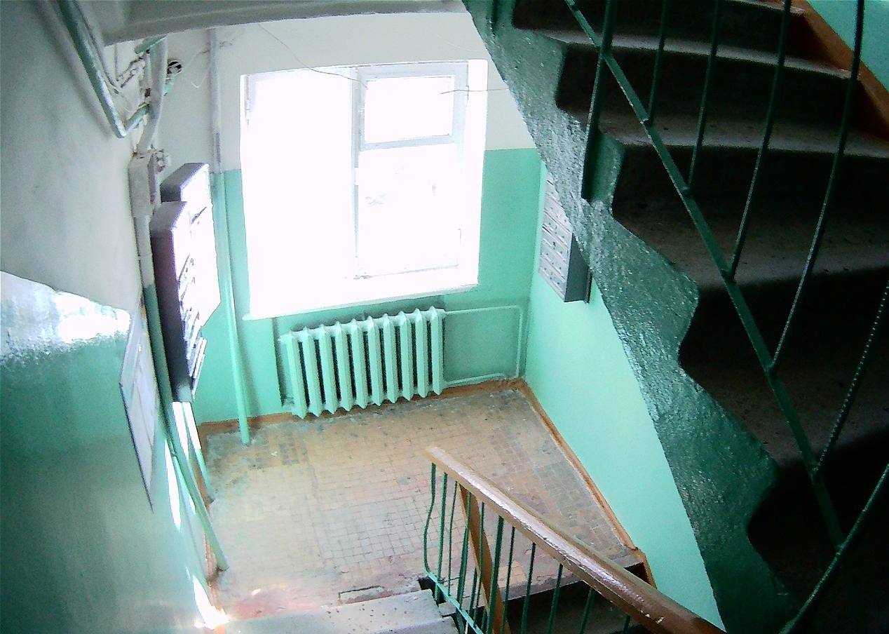 Смоленские подъезды приводят в порядок Смоленские подъезды приводят в порядок