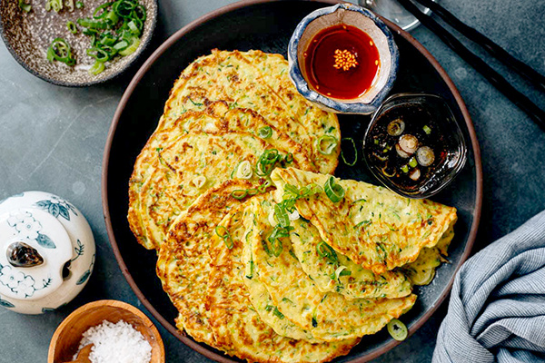 Хрустящие китайские оладьи из кабачков: идеальный рецепт для вкусного завтрака