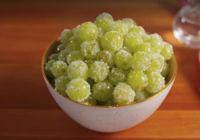 Удивительный летний десерт из винограда для жарких дней