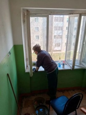 В Смоленске начали мыть окна в многоэтажках