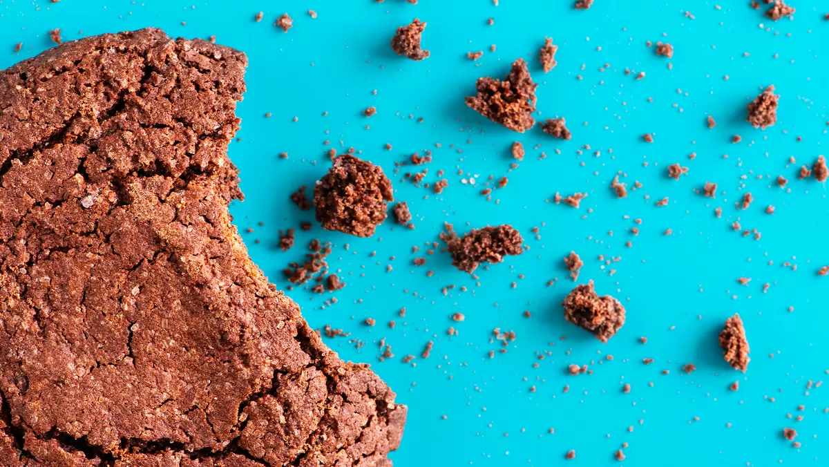 Как сохранить свежесть домашнего печенья с помощью яблока