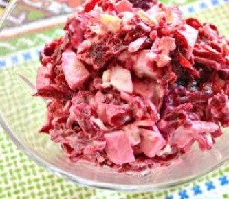 Нежные оттенки свеклы: три уникальных рецепта салатов