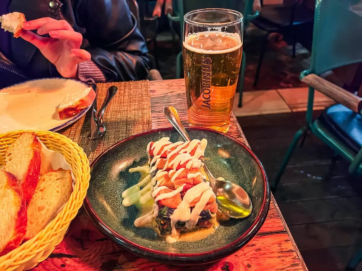 Где вкусно поесть и порадовать себя напитками в Албании