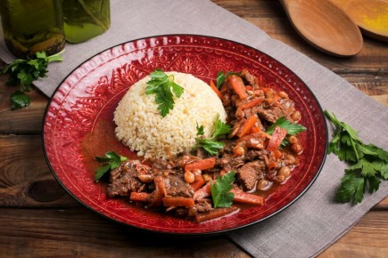 Ароматный обед по рецепту Ходжи Насреддина: говядина с булгуром и морковью