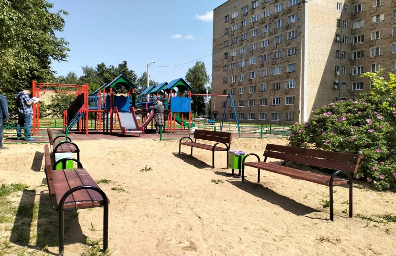 В Смоленске появятся ещё 10 детских площадок В Смоленске появятся ещё 10 детских площадок