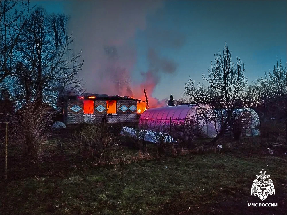 Пожилой смолянин получил ожоги, вернувшись в горящий дом