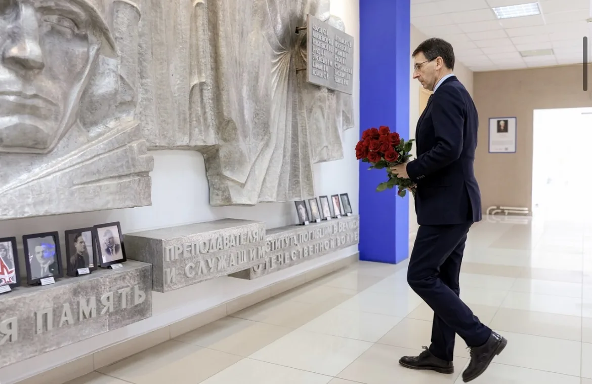 Василий Анохин: Патриотическое воспитание молодежи, подготовка будущих защитников Отечества – задачи, которые выполняем совместно с учебными заведениями региона Василий Анохин: Патриотическое воспитание молодежи, подготовка будущих защитников Отечества – задачи, которые выполняем совместно с учебными заведениями региона