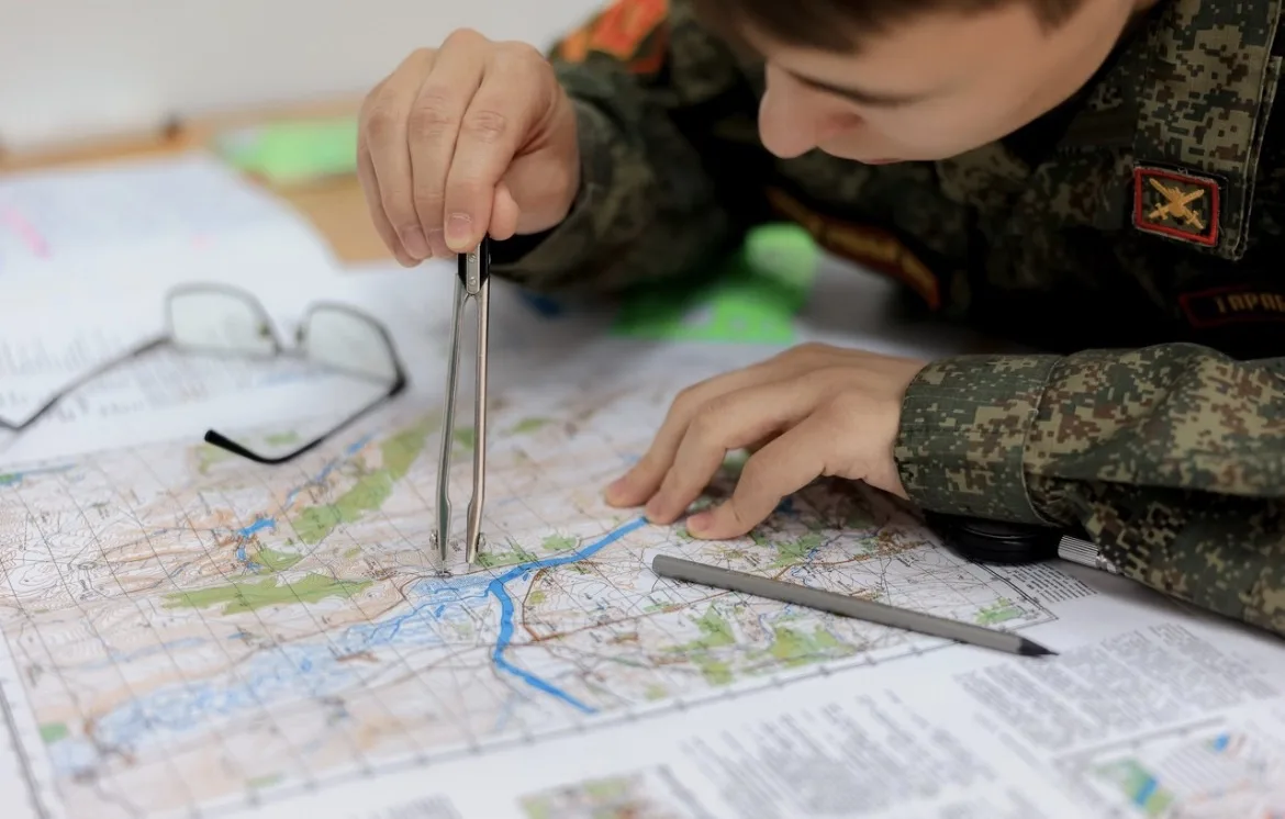 Василий Анохин: Патриотическое воспитание молодежи, подготовка будущих защитников Отечества – задачи, которые выполняем совместно с учебными заведениями региона Василий Анохин: Патриотическое воспитание молодежи, подготовка будущих защитников Отечества – задачи, которые выполняем совместно с учебными заведениями региона