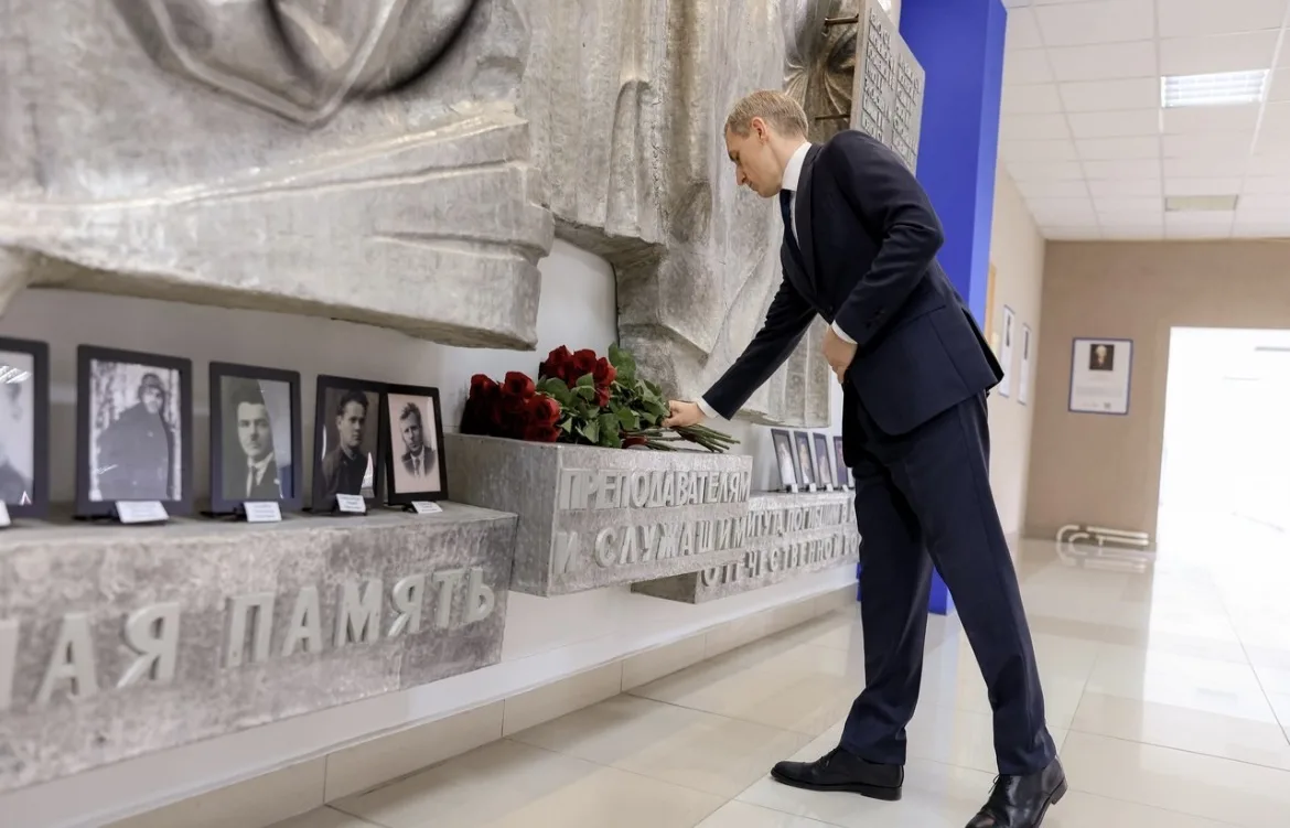 Василий Анохин: Патриотическое воспитание молодежи, подготовка будущих защитников Отечества – задачи, которые выполняем совместно с учебными заведениями региона Василий Анохин: Патриотическое воспитание молодежи, подготовка будущих защитников Отечества – задачи, которые выполняем совместно с учебными заведениями региона