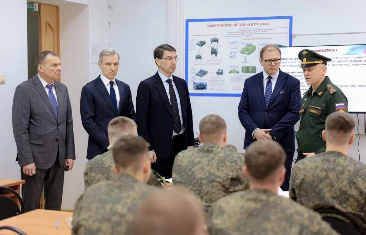 Василий Анохин: Патриотическое воспитание молодежи, подготовка будущих защитников Отечества – задачи, которые выполняем совместно с учебными заведениями региона Василий Анохин: Патриотическое воспитание молодежи, подготовка будущих защитников Отечества – задачи, которые выполняем совместно с учебными заведениями региона