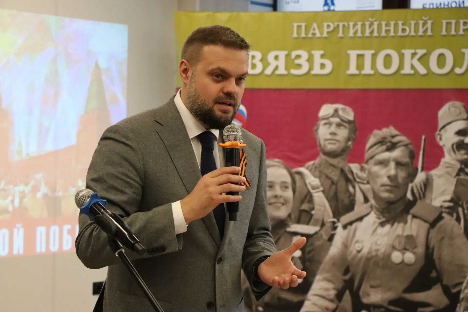 Артём Туров: В День Победы смоляне смогли примерить форму красноармейцев, найти своих пропавших родственников и сплести маскировочные сети Артём Туров: В День Победы смоляне смогли примерить форму красноармейцев, найти своих пропавших родственников и сплести маскировочные сети