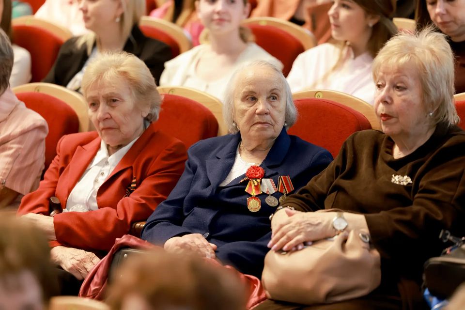 Василий Анохин: Живым и открытым получился диалог Народного артиста России, главы Союза театральных деятелей, актёра театра и кино Владимира Львовича Машкова с гостями его творческого вечера, который сегодня прошел в... Василий Анохин: Живым и открытым получился диалог Народного артиста России, главы Союза театральных деятелей, актёра театра и кино Владимира Львовича Машкова с гостями его творческого вечера, который сегодня прошел в...
