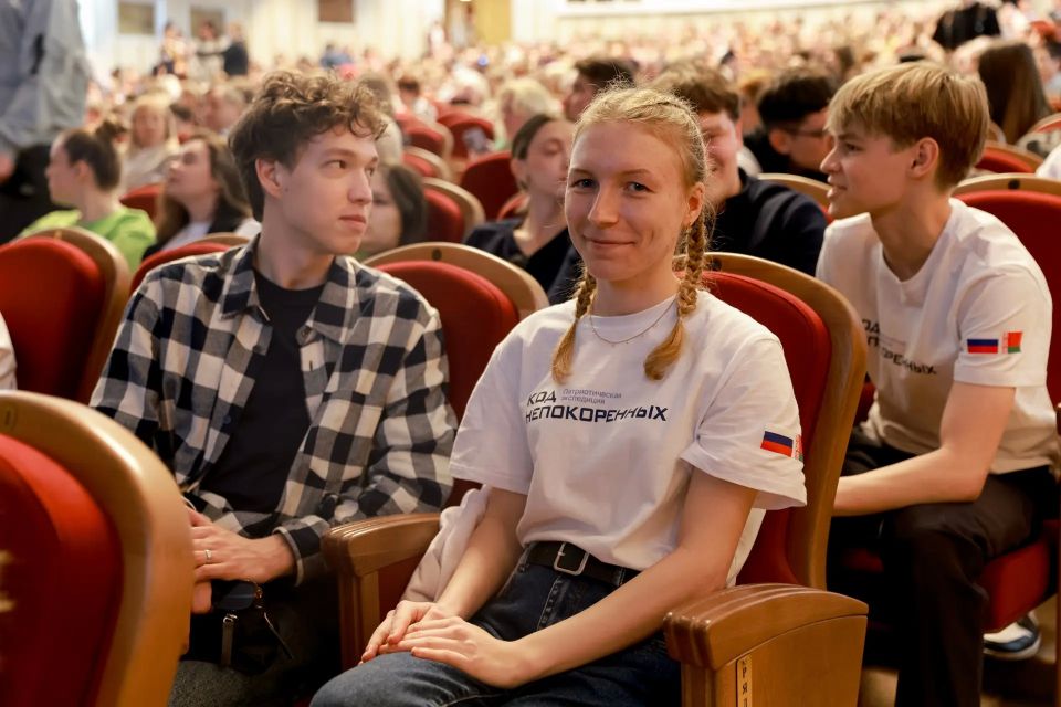 Василий Анохин: Живым и открытым получился диалог Народного артиста России, главы Союза театральных деятелей, актёра театра и кино Владимира Львовича Машкова с гостями его творческого вечера, который сегодня прошел в... Василий Анохин: Живым и открытым получился диалог Народного артиста России, главы Союза театральных деятелей, актёра театра и кино Владимира Львовича Машкова с гостями его творческого вечера, который сегодня прошел в...