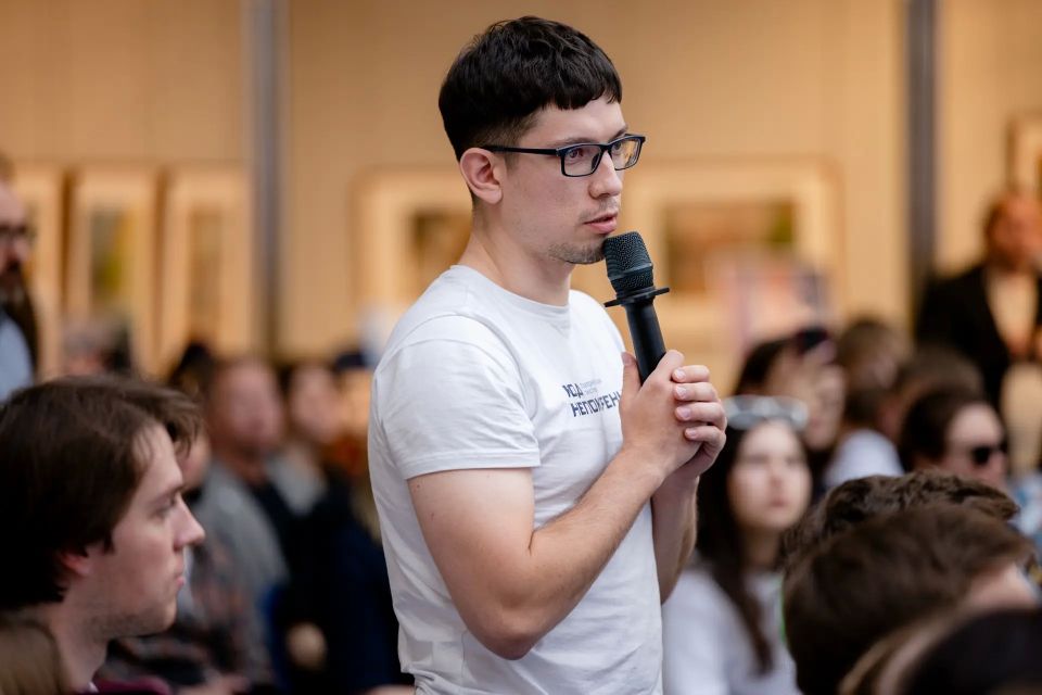 Василий Анохин: Смоленская земля — это живая летопись мужества, которая веками принимала на себя первые удары врага, защищая Москву и Россию Василий Анохин: Смоленская земля — это живая летопись мужества, которая веками принимала на себя первые удары врага, защищая Москву и Россию