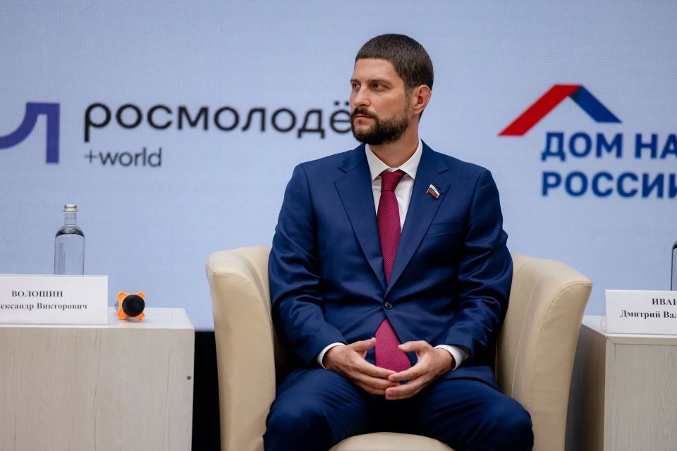 Василий Анохин: Смоленская земля — это живая летопись мужества, которая веками принимала на себя первые удары врага, защищая Москву и Россию Василий Анохин: Смоленская земля — это живая летопись мужества, которая веками принимала на себя первые удары врага, защищая Москву и Россию