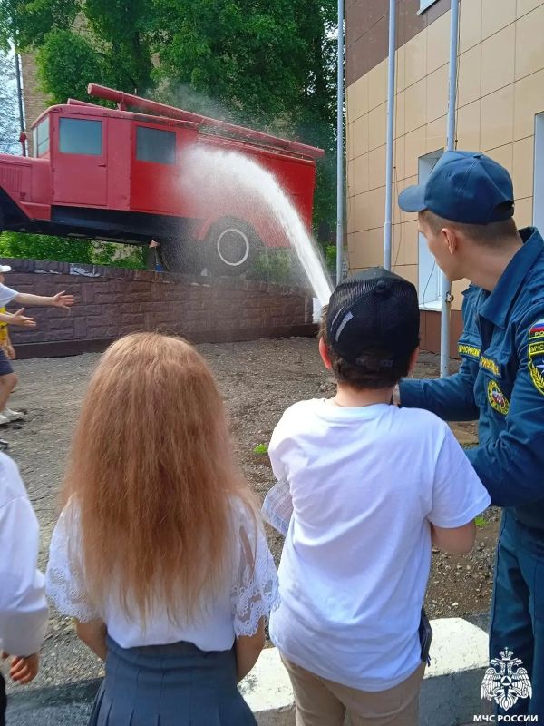 Яркий финал учебного года. Конец мая – любимое время многих школьников Яркий финал учебного года. Конец мая – любимое время многих школьников