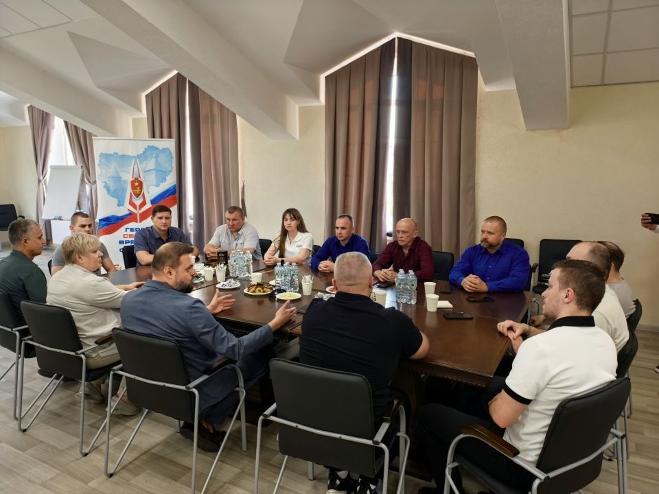 Артём Туров: Встретился с участниками регионального проекта "Герои СВОего времени Артём Туров: Встретился с участниками регионального проекта "Герои СВОего времени