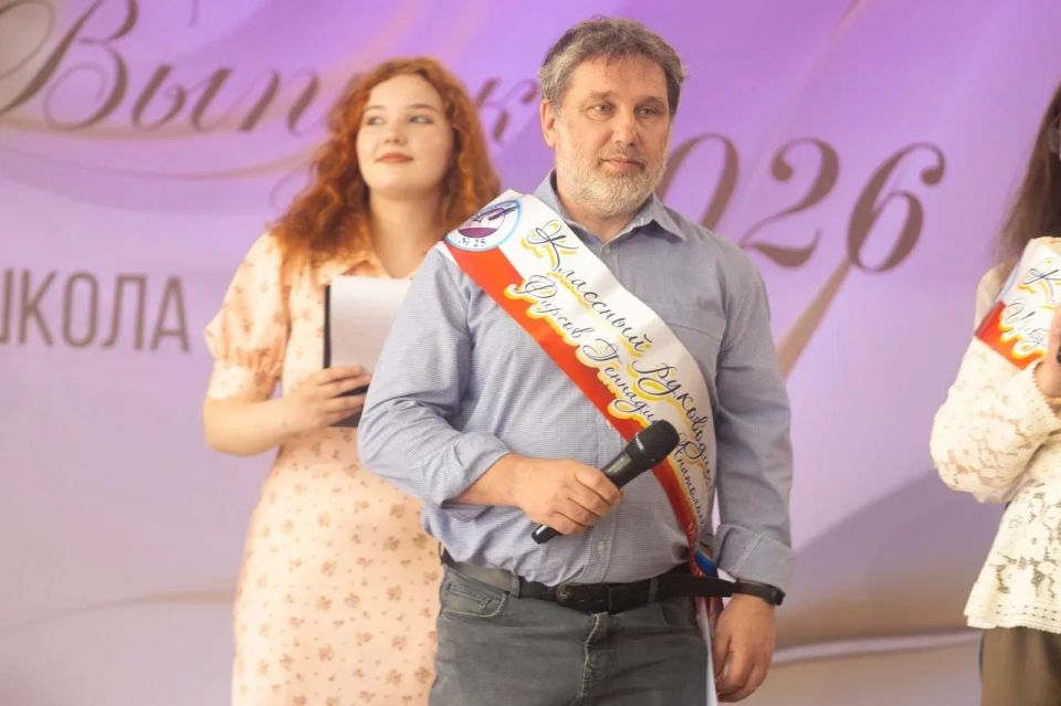 Александр Новиков: Сегодня в школах Смоленска звучат последние звонки Александр Новиков: Сегодня в школах Смоленска звучат последние звонки