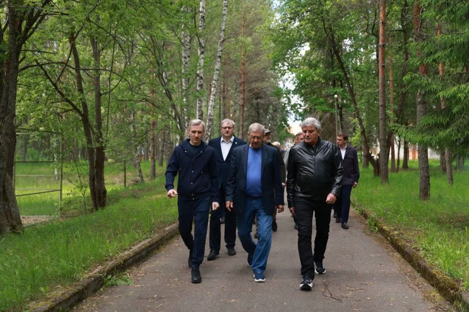Василий Анохин: В Демидовском муниципальном округе реализуем масштабный проект по созданию современного оздоровительного комплекса на базе действующего санатория имени Н.М. Пржевальского. Соглашение о его реализации было... Василий Анохин: В Демидовском муниципальном округе реализуем масштабный проект по созданию современного оздоровительного комплекса на базе действующего санатория имени Н.М. Пржевальского. Соглашение о его реализации было...