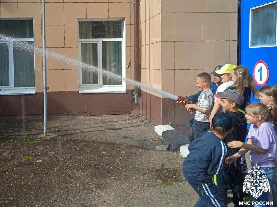 Накануне каникул. Учебный год закончен, оценки выставлены, учебники сданы, на носу – каникулы, настроение замечательное! А что может быть лучше в последние майские деньки, чем захватывающее путешествие в мир героической... Накануне каникул. Учебный год закончен, оценки выставлены, учебники сданы, на носу – каникулы, настроение замечательное! А что может быть лучше в последние майские деньки, чем захватывающее путешествие в мир героической...