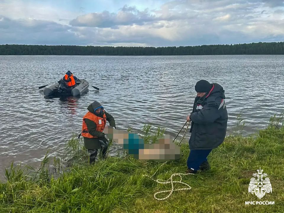 В 19:20 из реки Десна в районе села Богданово Рославльского муниципального округа водолазами аварийно-спасательного отряда областного пожарно-спасательного центра извлечено тело предположительно утонувшего 33-летнего мужчины В 19:20 из реки Десна в районе села Богданово Рославльского муниципального округа водолазами аварийно-спасательного отряда областного пожарно-спасательного центра извлечено тело предположительно утонувшего 33-летнего мужчины