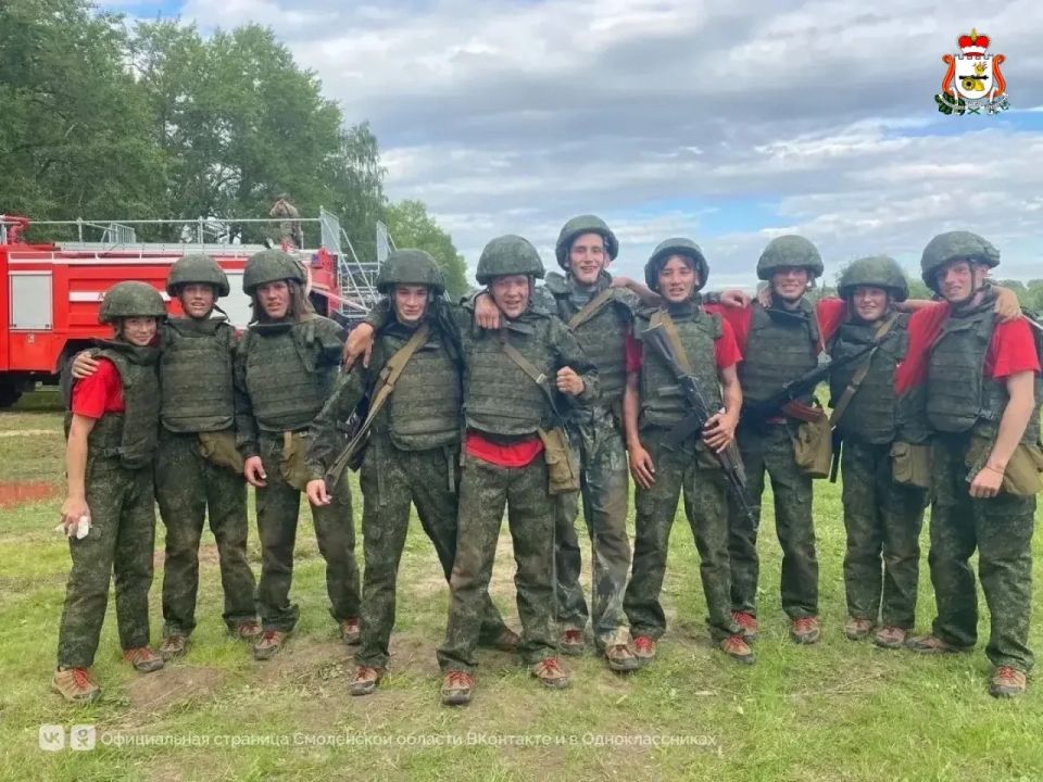 Всероссийское детско-юношеское военно-патриотическое движение «ЮНАРМИЯ» отмечает 10-летие со дня основания Всероссийское детско-юношеское военно-патриотическое движение «ЮНАРМИЯ» отмечает 10-летие со дня основания