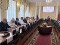 Александр Новиков: На очередной общегородской планерке в первую очередь подняли вопрос оказания помощи жителям по замене поврежденных окон после атаки БПЛА, произошедшей в субботу
