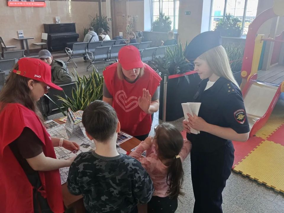 В Смоленской области транспортные полицейские провели профилактическую акцию по безопасности на железнодорожных объектах В Смоленской области транспортные полицейские провели профилактическую акцию по безопасности на железнодорожных объектах
