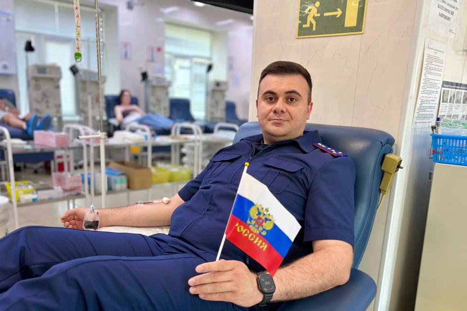 Сотрудники СУ СК России по Смоленской области приняли участие в акции по сдаче крови в преддверии Дня России Сотрудники СУ СК России по Смоленской области приняли участие в акции по сдаче крови в преддверии Дня России