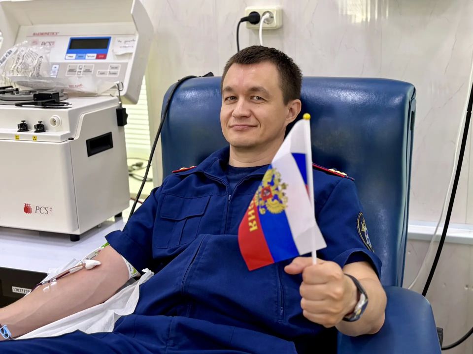 Сотрудники СУ СК России по Смоленской области приняли участие в акции по сдаче крови в преддверии Дня России Сотрудники СУ СК России по Смоленской области приняли участие в акции по сдаче крови в преддверии Дня России