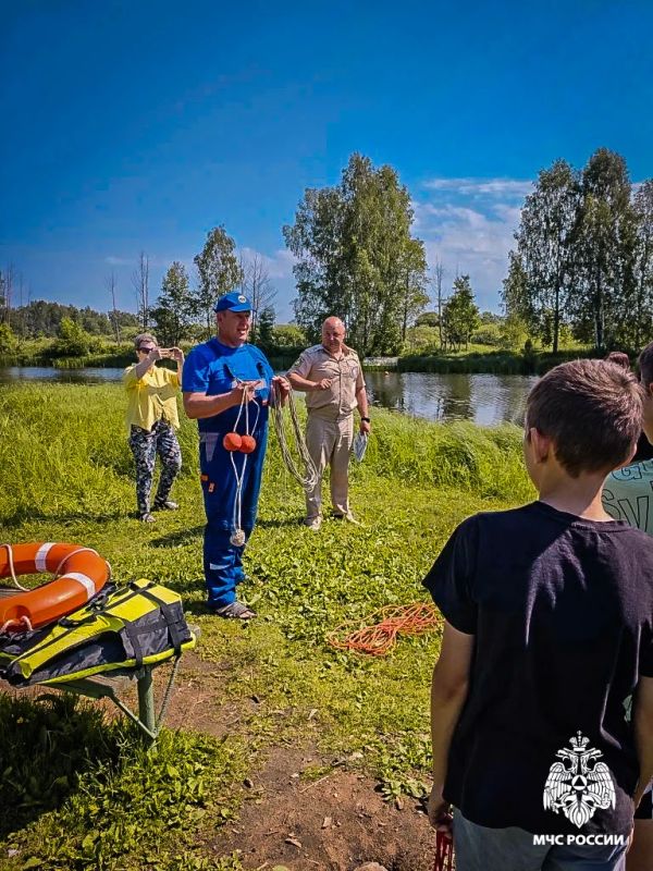 В Рославле дети учились безопасности у воды В Рославле дети учились безопасности у воды
