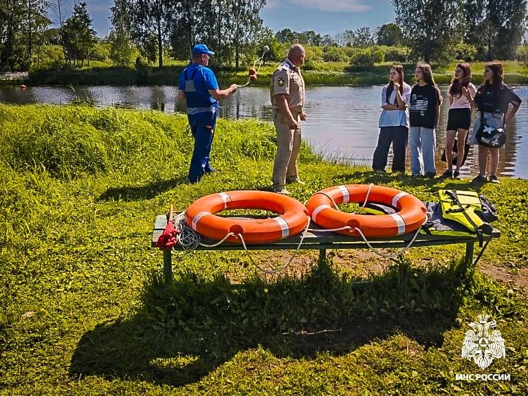 В Рославле дети учились безопасности у воды В Рославле дети учились безопасности у воды